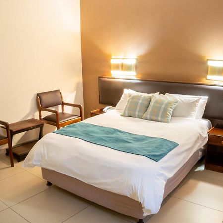 Elgro Hotel Potchefstroom Buitenkant foto