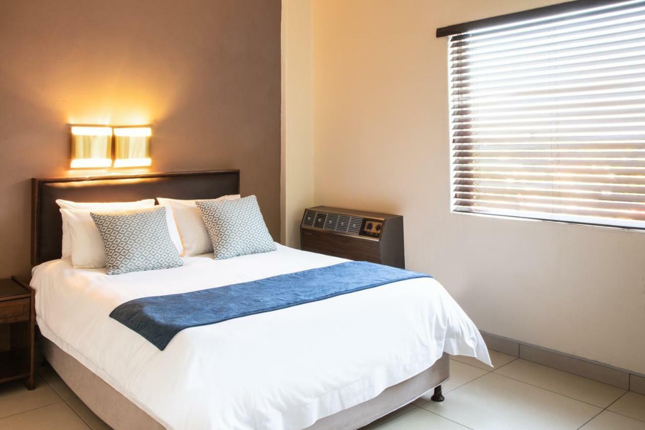 Elgro Hotel Potchefstroom Buitenkant foto